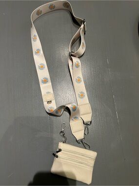 Amazon Cream Crossbody Strap with Daisy Print and Cream Coin Pouch NWOT